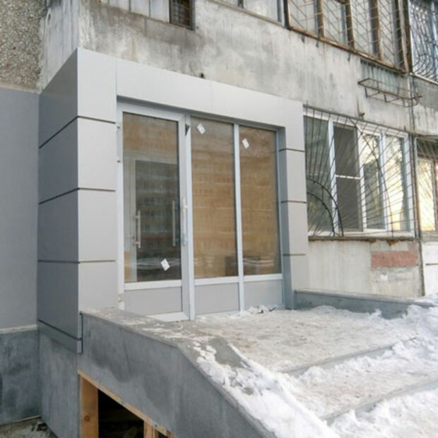 Екатеринбург, Входная группа  на Бакинских комиссаров 100